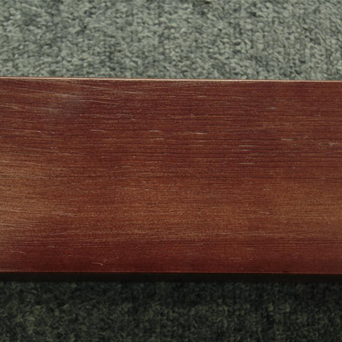 【こだわりの木目仕上げ】
天然木の風合いを活かした表情豊かな木目が、お部屋の雰囲気を一気に格上げして、使い込むほどに味わいが深まっていきます。